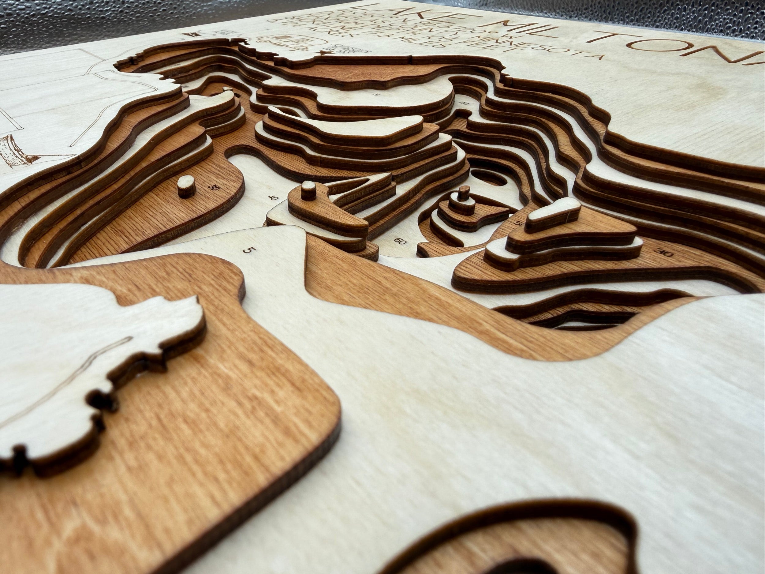 Miltona detail: fine wood layering