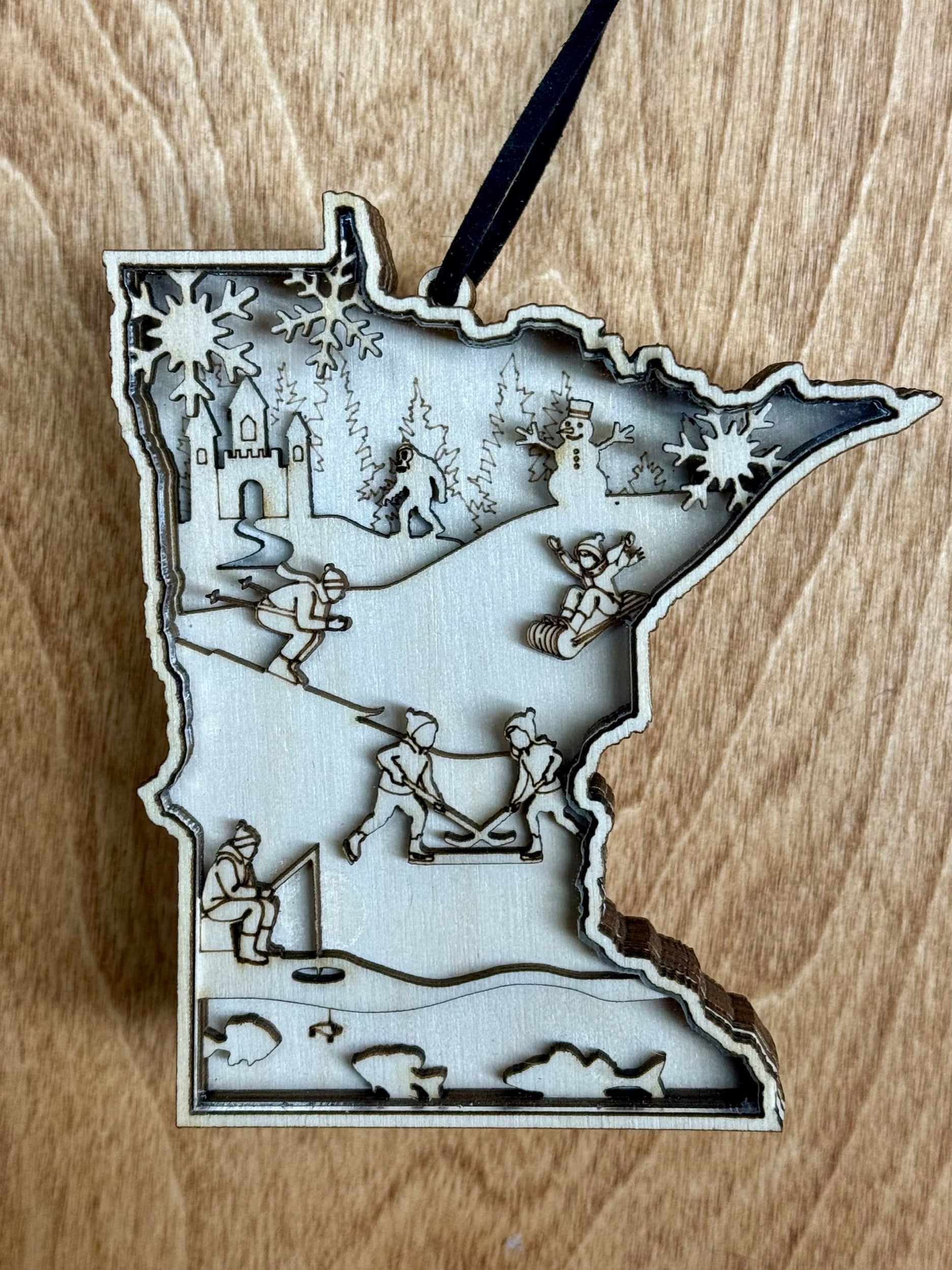 Minne 'Snow' ta in tree – Minnesota winter scene with skiers and ice fishing by Laser Lakes